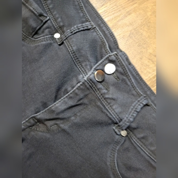 FREE W BUNDLE 1822 Denim cropped jeans - Picture 2 of 12